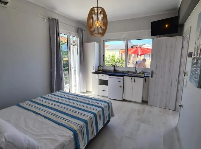 Mastora Seaside Αλυκών